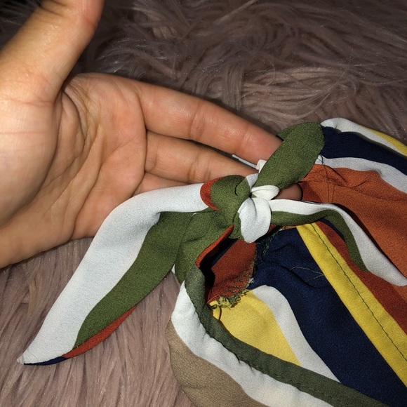 •Blouse - Picture 2 of 2